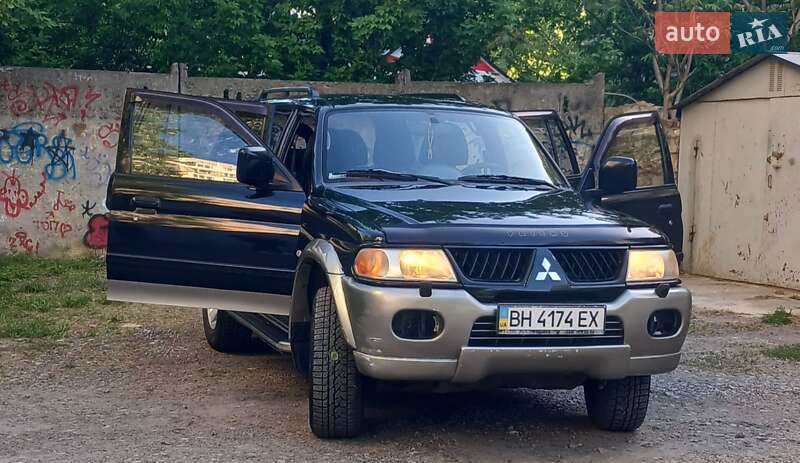 Внедорожник / Кроссовер Mitsubishi Pajero 2004 в Одессе