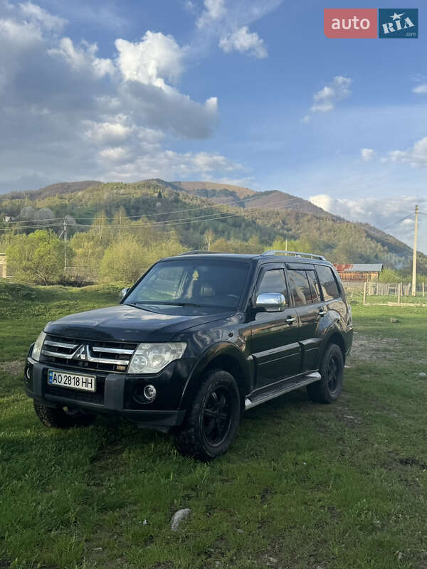 Позашляховик / Кросовер Mitsubishi Pajero 2007 в 