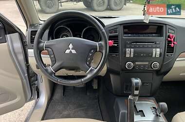 Внедорожник / Кроссовер Mitsubishi Pajero 2007 в 