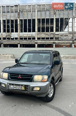 Позашляховик / Кросовер Mitsubishi Pajero 2005 в Харкові