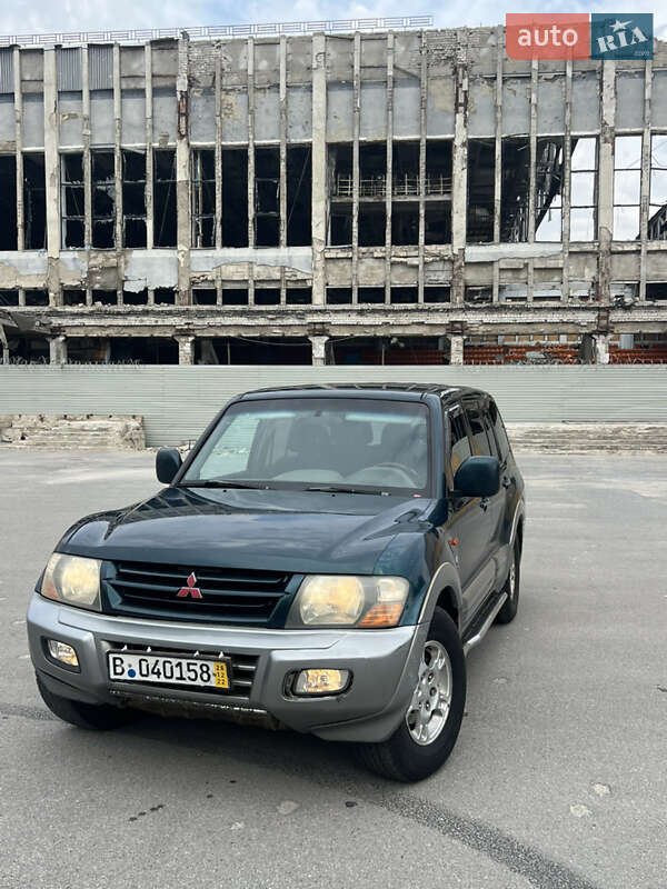 Позашляховик / Кросовер Mitsubishi Pajero 2005 в Харкові