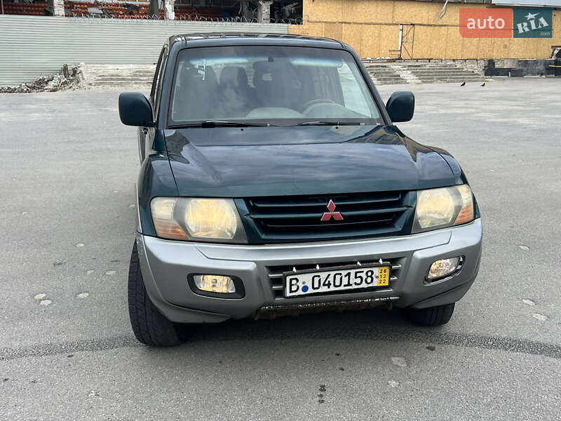 Позашляховик / Кросовер Mitsubishi Pajero 2005 в Харкові