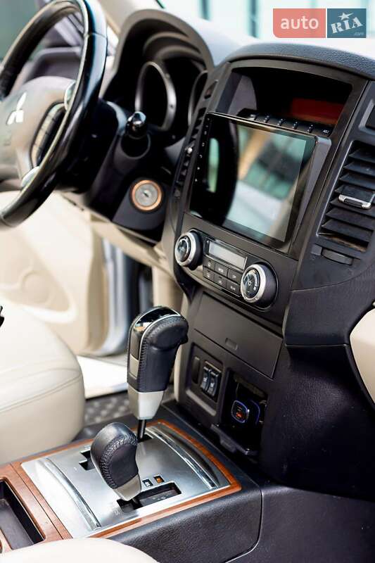 Внедорожник / Кроссовер Mitsubishi Pajero 2008 в Хмельницком