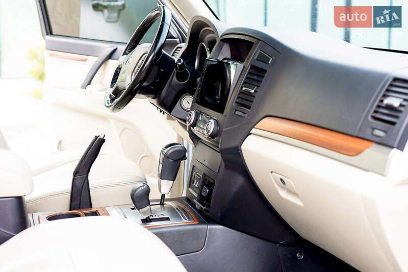 Внедорожник / Кроссовер Mitsubishi Pajero 2008 в Хмельницком