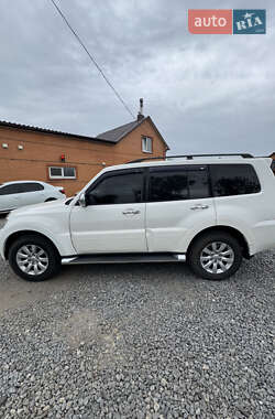 Внедорожник / Кроссовер Mitsubishi Pajero 2010 в 