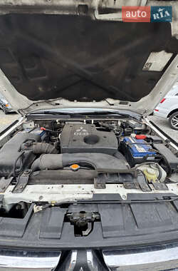 Внедорожник / Кроссовер Mitsubishi Pajero 2010 в 