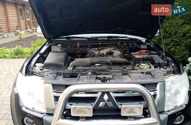 Позашляховик / Кросовер Mitsubishi Pajero 2008 в 