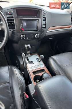 Позашляховик / Кросовер Mitsubishi Pajero 2008 в 