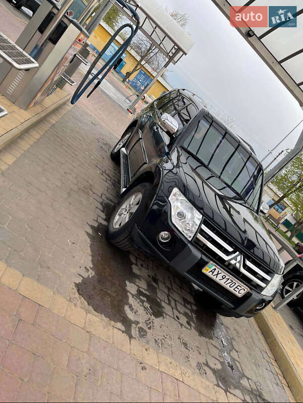 Позашляховик / Кросовер Mitsubishi Pajero 2008 в 