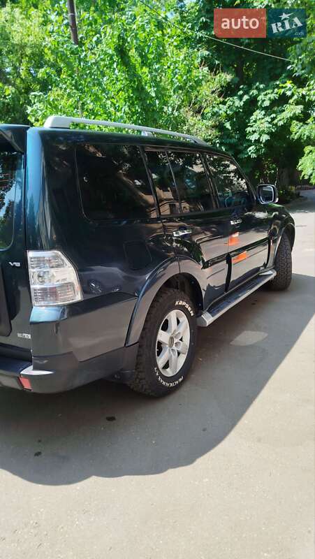 Внедорожник / Кроссовер Mitsubishi Pajero 2007 в Одессе