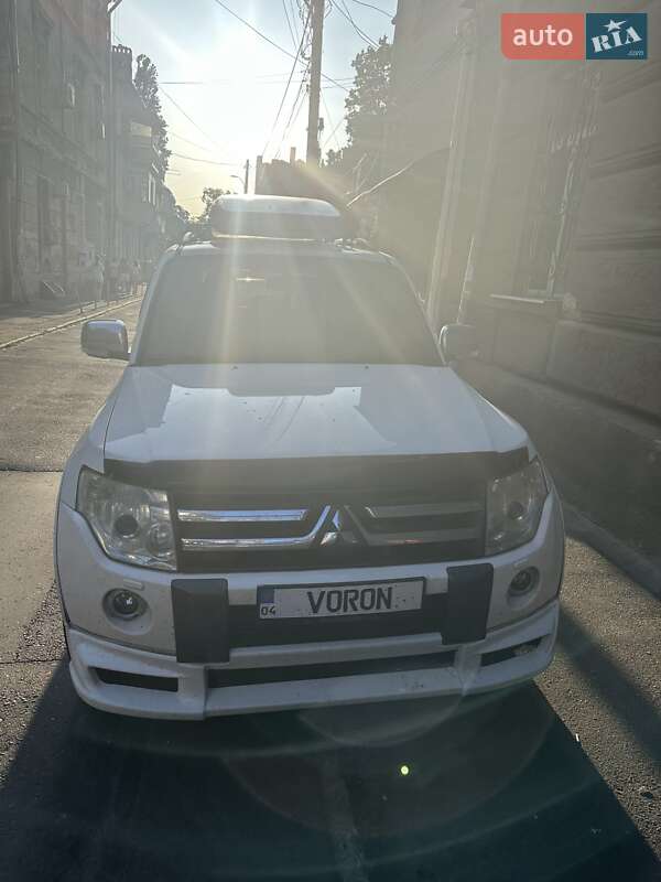 Внедорожник / Кроссовер Mitsubishi Pajero 2007 в 