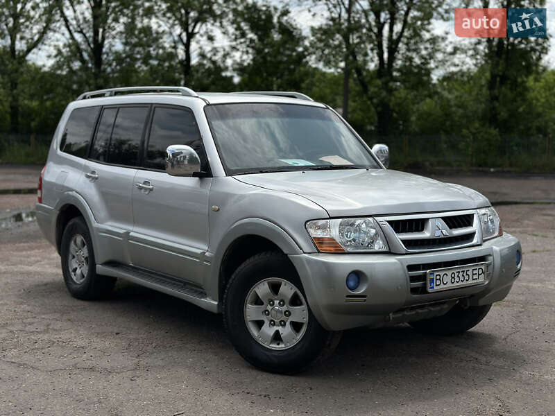 Mitsubishi Pajero 2003
