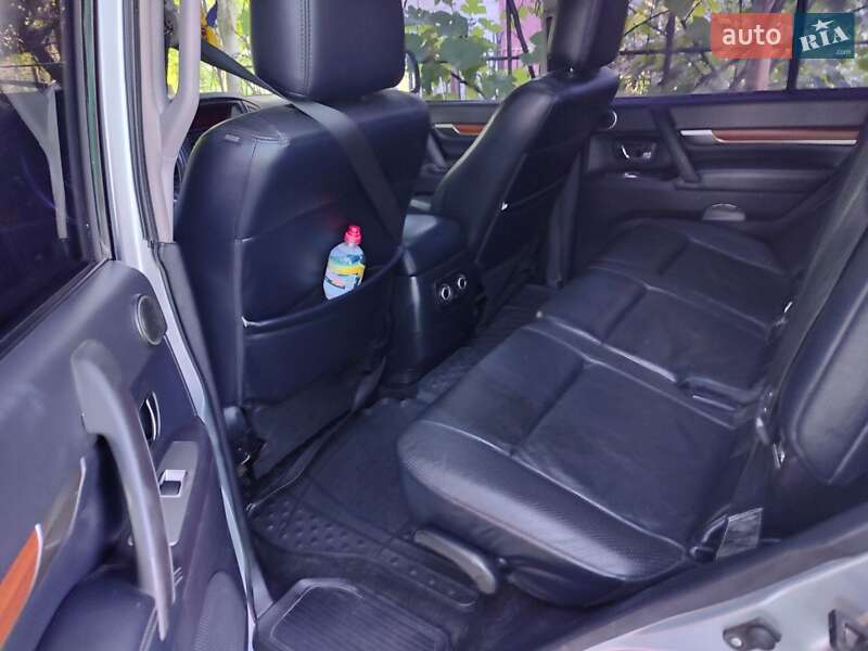 Внедорожник / Кроссовер Mitsubishi Pajero 2007 в Краматорске