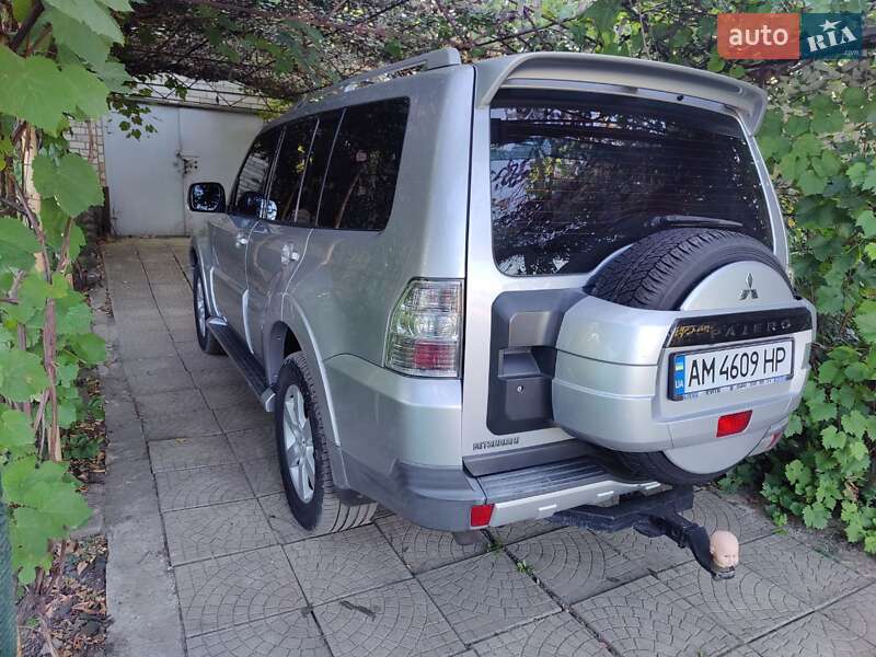 Внедорожник / Кроссовер Mitsubishi Pajero 2007 в Краматорске