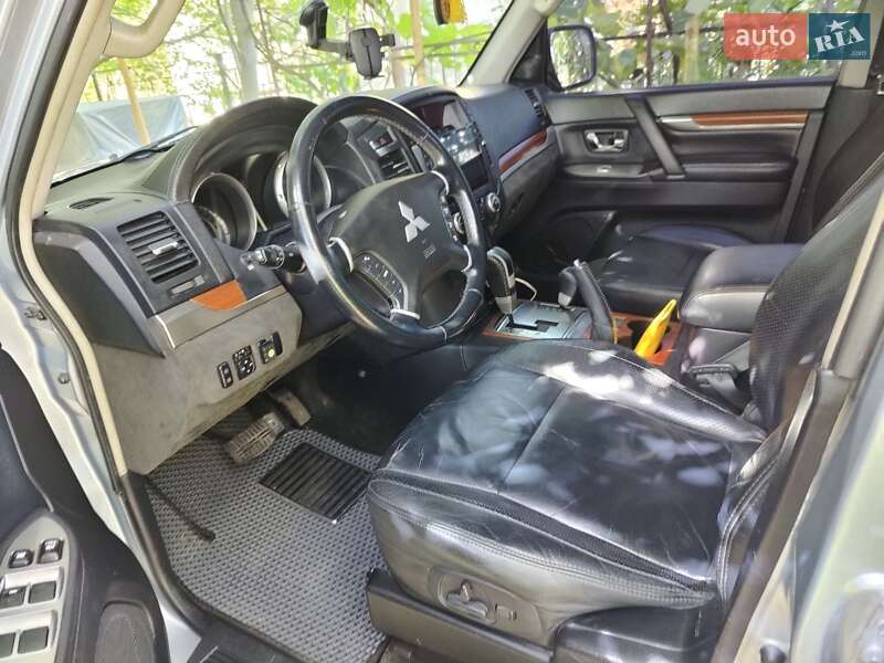Внедорожник / Кроссовер Mitsubishi Pajero 2007 в Краматорске