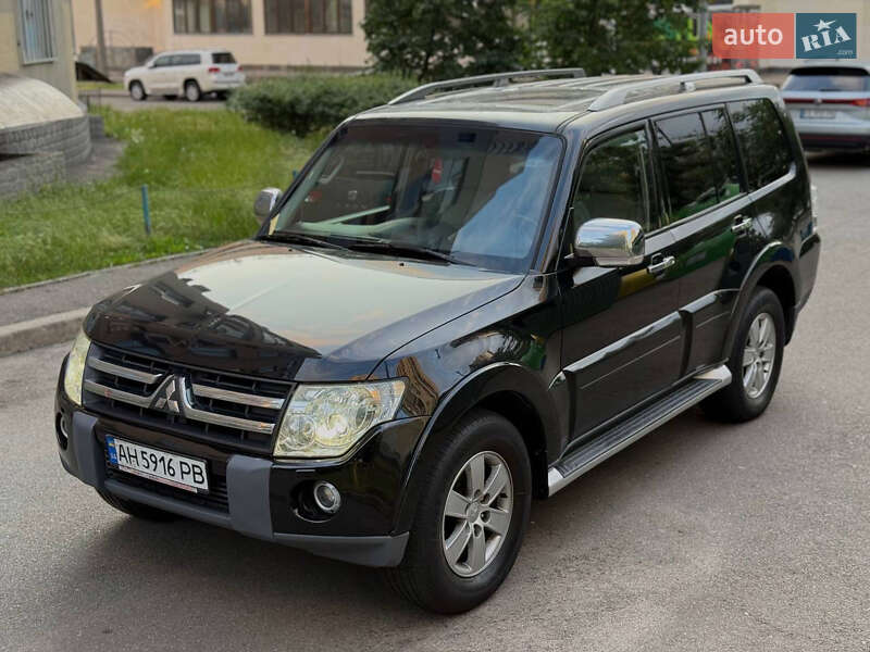 Внедорожник / Кроссовер Mitsubishi Pajero 2007 в 