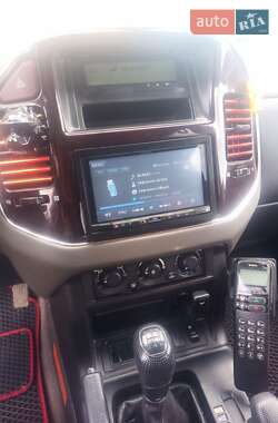 Внедорожник / Кроссовер Mitsubishi Pajero 2001 в 