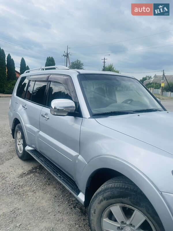 Внедорожник / Кроссовер Mitsubishi Pajero 2008 в Новоселице