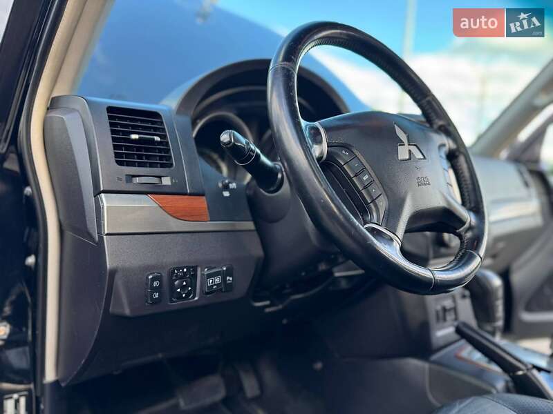 Позашляховик / Кросовер Mitsubishi Pajero 2007 в Одесі