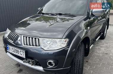 Внедорожник / Кроссовер Mitsubishi Pajero 2011 в Полтаве