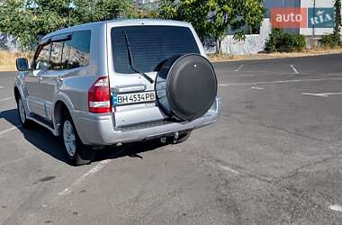 Внедорожник / Кроссовер Mitsubishi Pajero 2006 в 