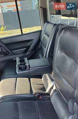 Внедорожник / Кроссовер Mitsubishi Pajero 2006 в 
