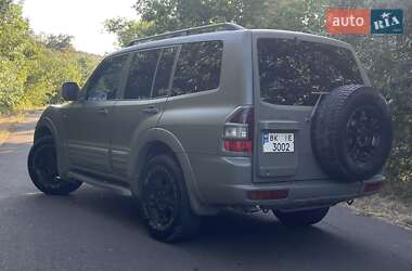 Внедорожник / Кроссовер Mitsubishi Pajero 2001 в 