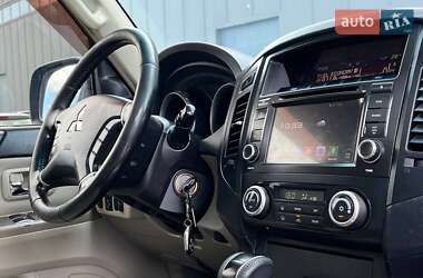 Внедорожник / Кроссовер Mitsubishi Pajero 2009 в 