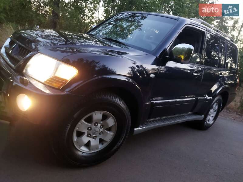 Внедорожник / Кроссовер Mitsubishi Pajero 2004 в Раздельной