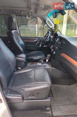 Внедорожник / Кроссовер Mitsubishi Pajero 2010 в 