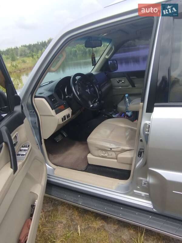 Внедорожник / Кроссовер Mitsubishi Pajero 2007 в Киеве