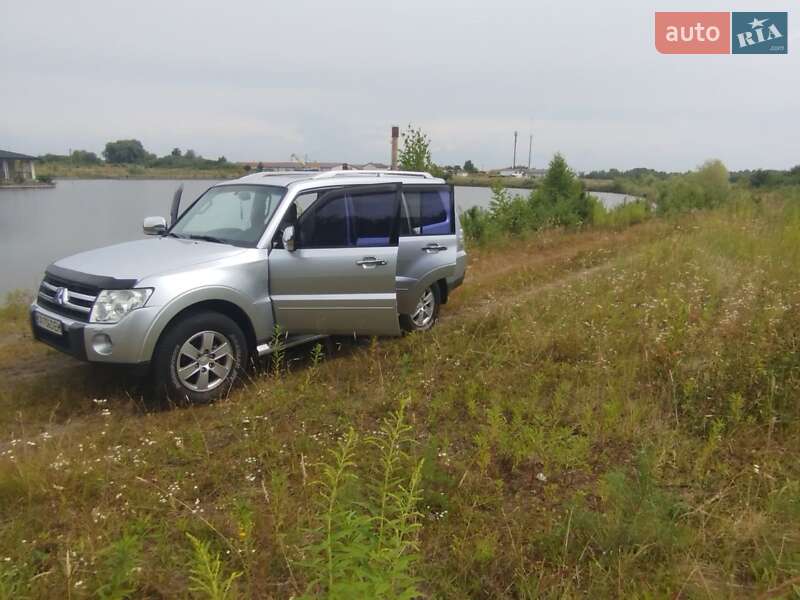 Внедорожник / Кроссовер Mitsubishi Pajero 2007 в Киеве