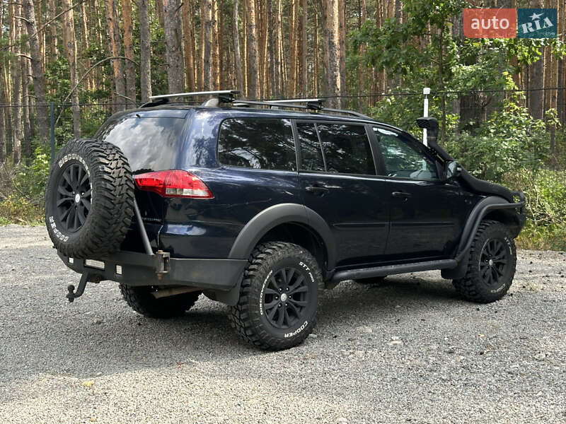 Внедорожник / Кроссовер Mitsubishi Pajero 2013 в Гостомеле
