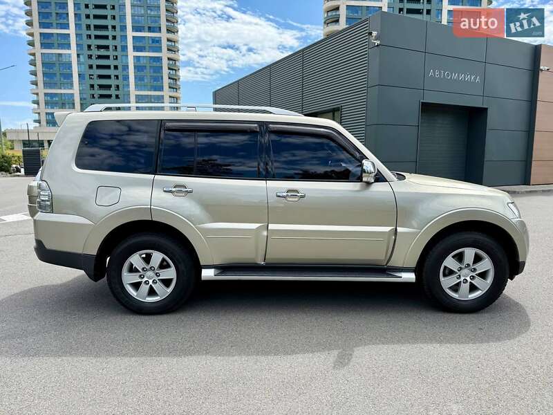 Позашляховик / Кросовер Mitsubishi Pajero 2008 в Дніпрі