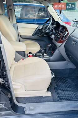 Внедорожник / Кроссовер Mitsubishi Pajero 2006 в 