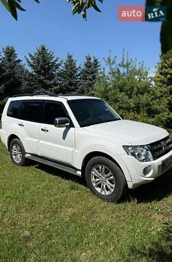 Внедорожник / Кроссовер Mitsubishi Pajero 2012 в Хмельницком