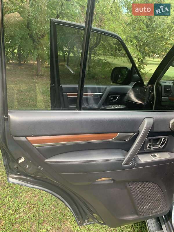 Внедорожник / Кроссовер Mitsubishi Pajero 2008 в Николаеве