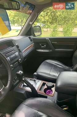 Внедорожник / Кроссовер Mitsubishi Pajero 2008 в 