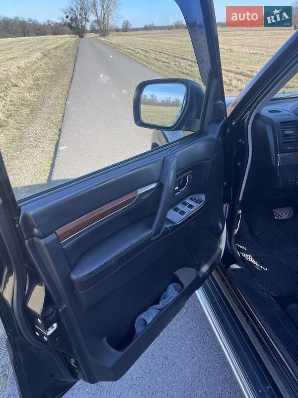 Внедорожник / Кроссовер Mitsubishi Pajero 2007 в Одессе