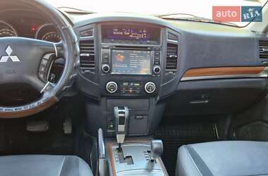 Внедорожник / Кроссовер Mitsubishi Pajero 2008 в 
