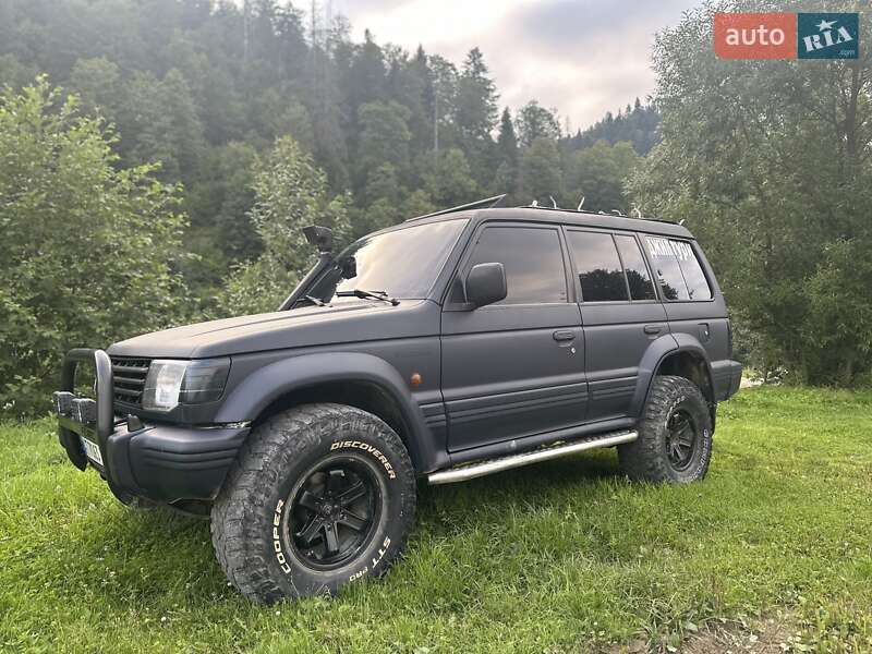 Внедорожник / Кроссовер Mitsubishi Pajero 1993 в Микуличине