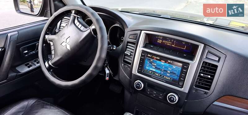 Внедорожник / Кроссовер Mitsubishi Pajero 2009 в Кривом Роге