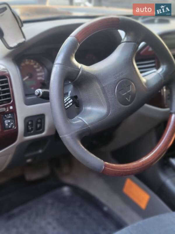 Внедорожник / Кроссовер Mitsubishi Pajero 2001 в Черновцах