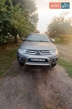 Позашляховик / Кросовер Mitsubishi Pajero 2013 в Києві