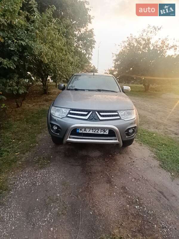 Внедорожник / Кроссовер Mitsubishi Pajero 2013 в 