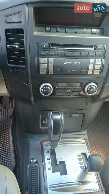Внедорожник / Кроссовер Mitsubishi Pajero 2011 в 