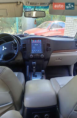 Внедорожник / Кроссовер Mitsubishi Pajero 2008 в 