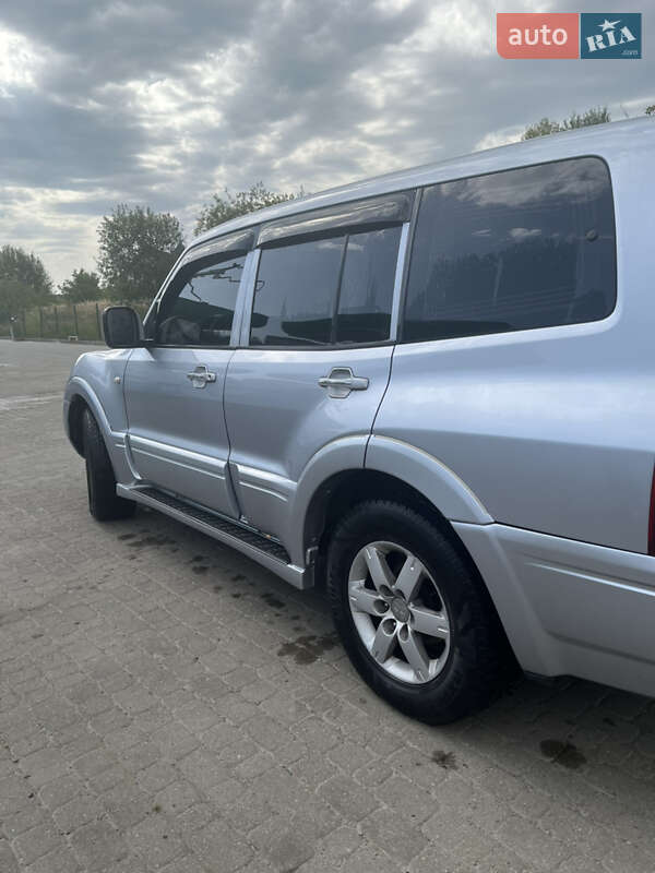 Внедорожник / Кроссовер Mitsubishi Pajero 2006 в Дрогобыче