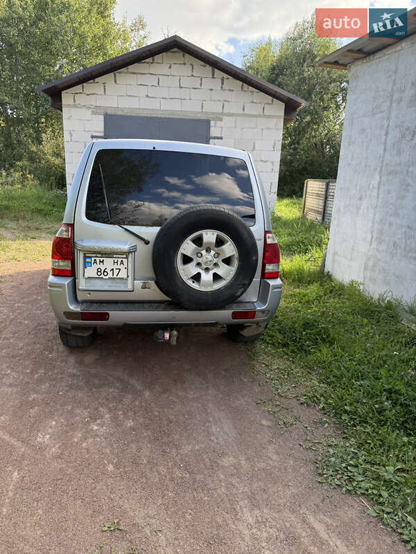 Внедорожник / Кроссовер Mitsubishi Pajero 2004 в Коростене