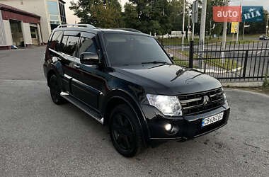 Внедорожник / Кроссовер Mitsubishi Pajero 2008 в 